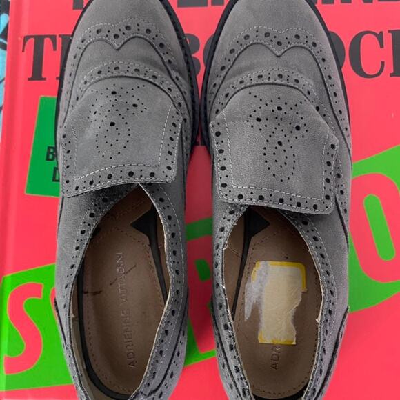 Adrienne Vittadini Neutral Gray Wingtip Brogue Oxford Slip On Loafers Sz 7 - Picture 13 of 14